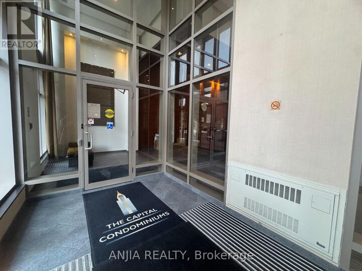 Property Photo:  4090 Living Arts Drive 1901  ON L5B 4M8 