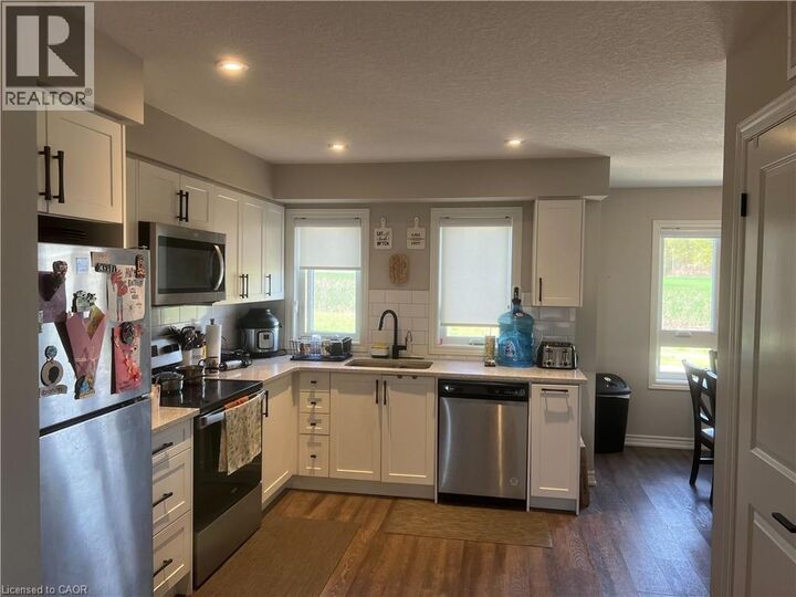Property Photo:  235 Chapel Hill Drive 26  ON N2R 1N3 