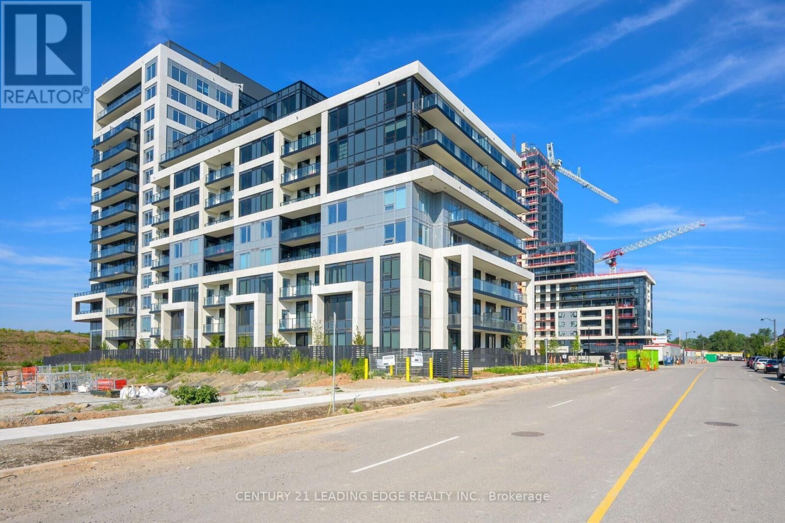 Property Photo:  3200 William Coltson Avenue 825  ON L6H 7W6 