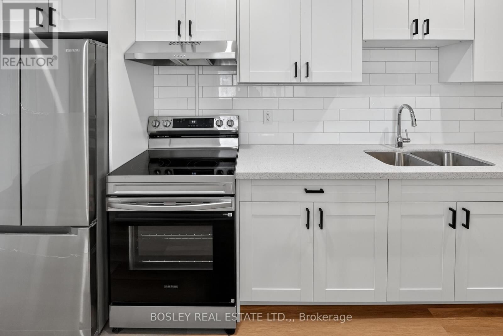Property Photo:  215 King Street 2  ON L0S 1J0 