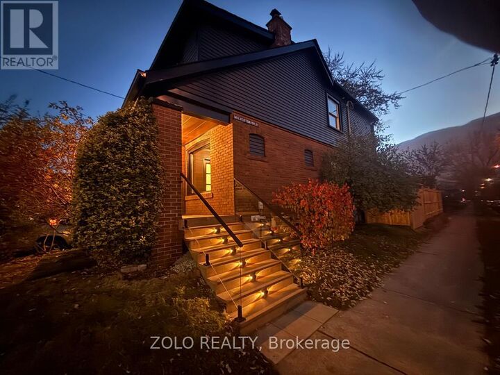 Property Photo:  98 Woodmount Avenue  ON M4C 3Y2 