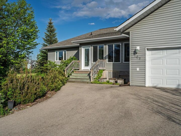 Property Photo:  106 Corona Crescent  MB R0C 1B0 