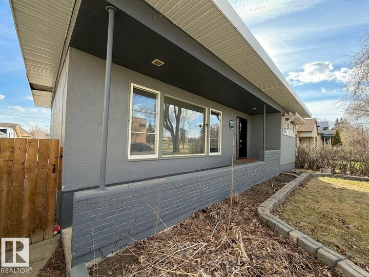 Property Photo:  5003 46 Av  AB T9A 0H4 