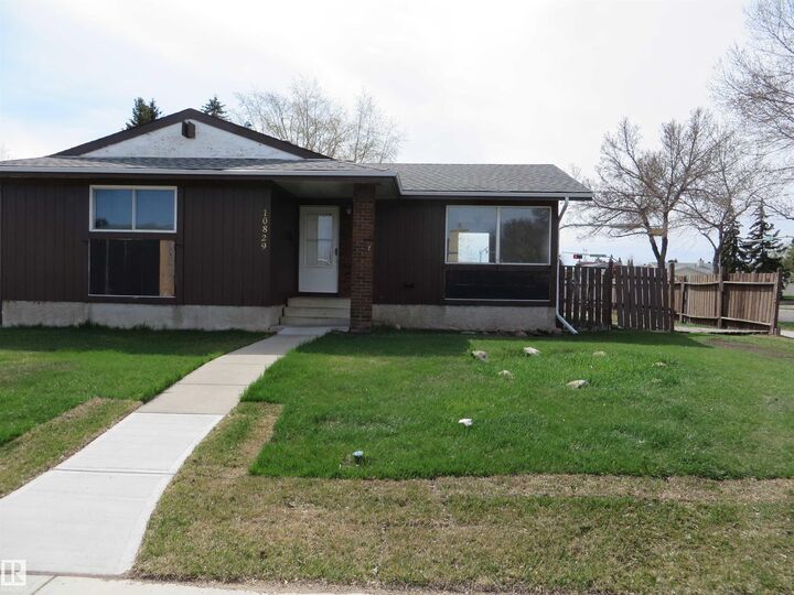 Property Photo:  10829 167A Avenue NW  AB T5K 2Y9 