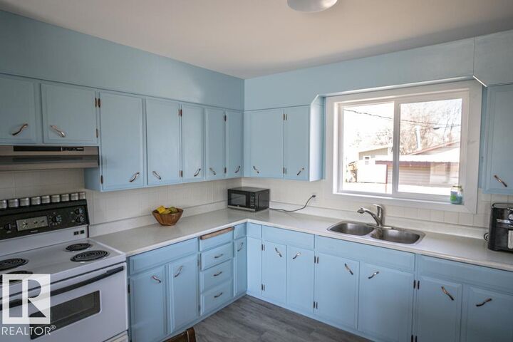Property Photo:  4822 45 Ave  AB T0A 3A3 