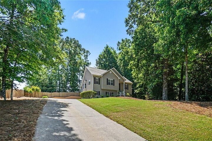 Property Photo:  902 Cobblestone Trail  GA 30114 