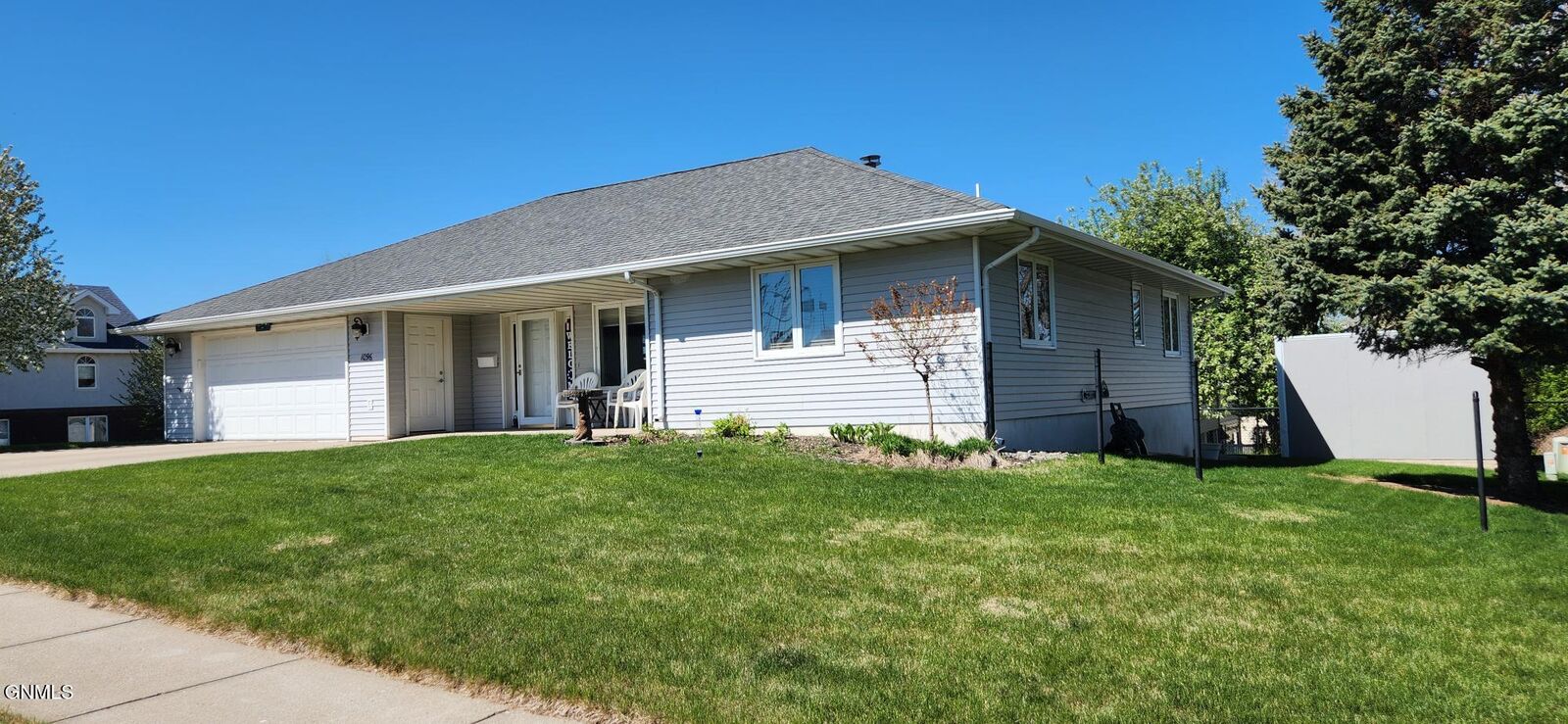 Property Photo:  1096 Turnpike Avenue E  ND 58501 