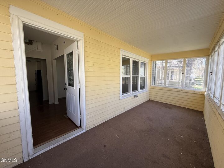 Property Photo:  105 7th Street SE  ND 58701 