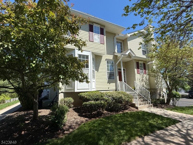Property Photo:  24 Kentworth Ct  NJ 08822 