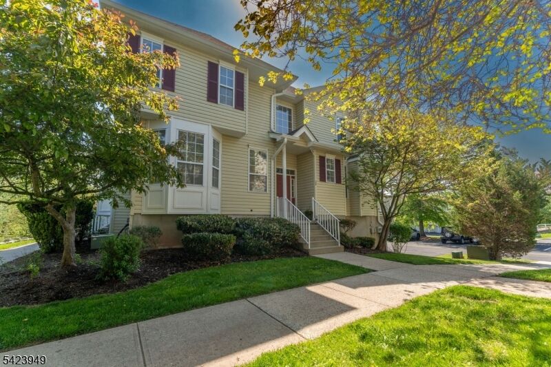Property Photo:  24 Kentworth Ct  NJ 08822 