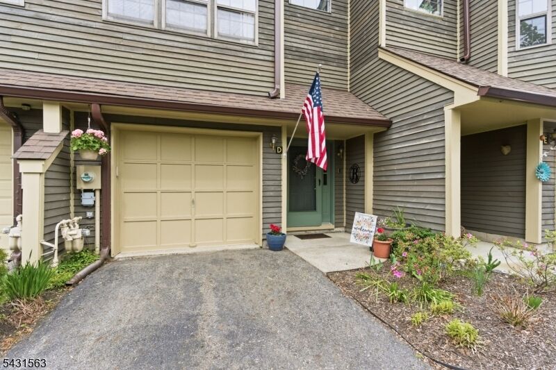 Property Photo:  40 Lexington Ln D  NJ 07480 