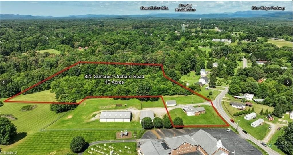 Property Photo:  820 Suncrest Orchard Road  NC 28659 