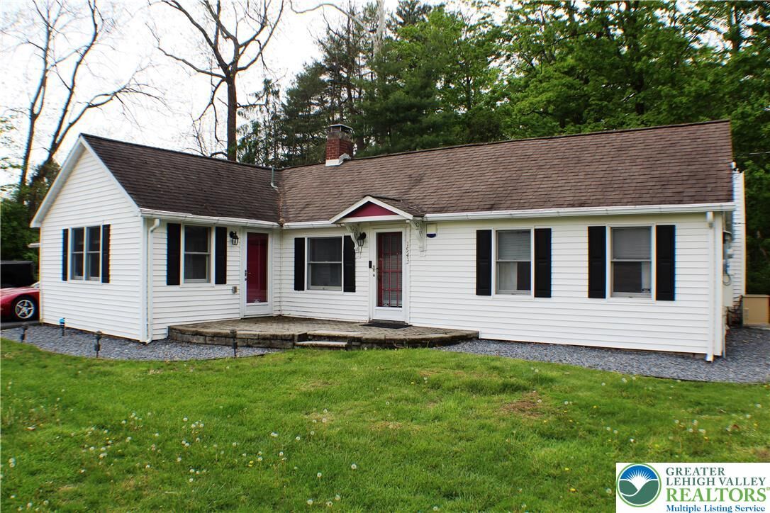 Property Photo: 1943 Shady Lane PA 18343