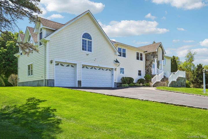 Property Photo:  1 Green Tree Road  NY 10598 