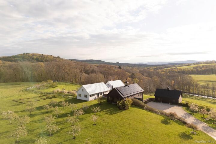 Property Photo:  506 Silvernails Road  NY 12567 