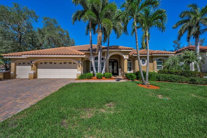 Property Photo: 970 Southern Pine Court NE FL 33703