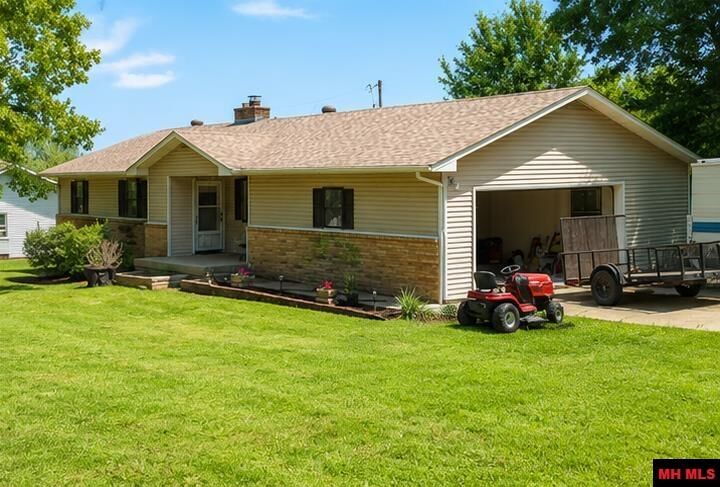 Property Photo:  605 Newton Avenue  AR 72653 