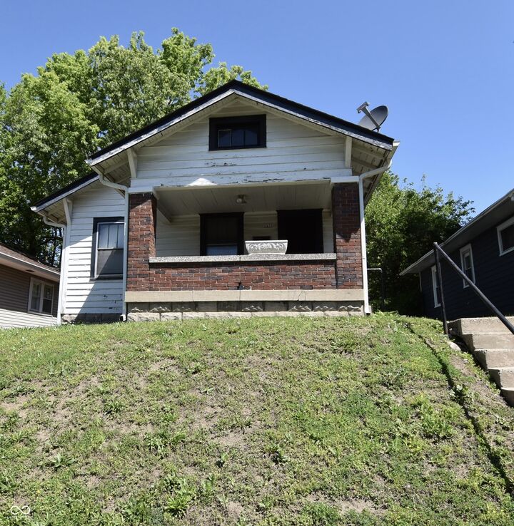 Property Photo:  2430 E 16th Street  IN 46201 