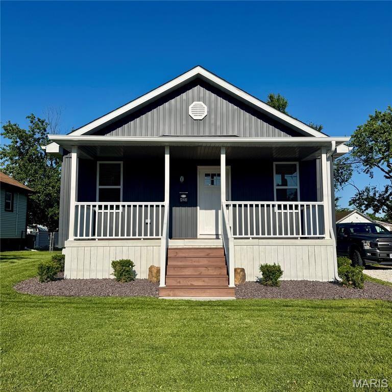 Property Photo:  423 N Pine Street  MO 63775 