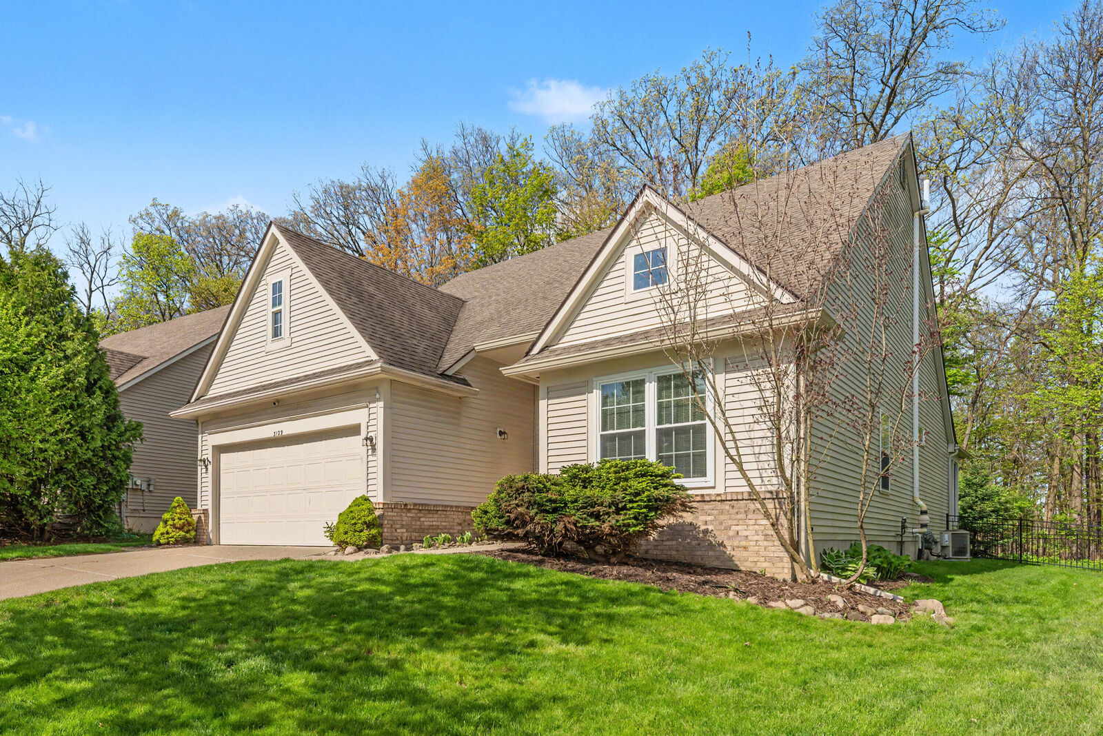 Property Photo:  3129 Earlmoore Lane  MI 48105 