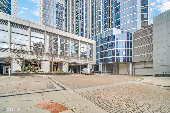Property Photo: 1211 S Prairie Avenue 1204 IL 60605