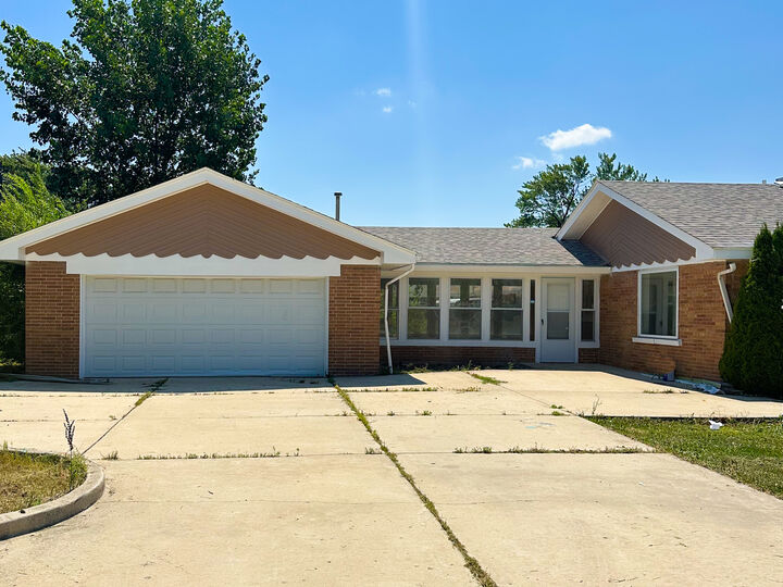 Property Photo:  9405 S 76th Court  IL 60457 