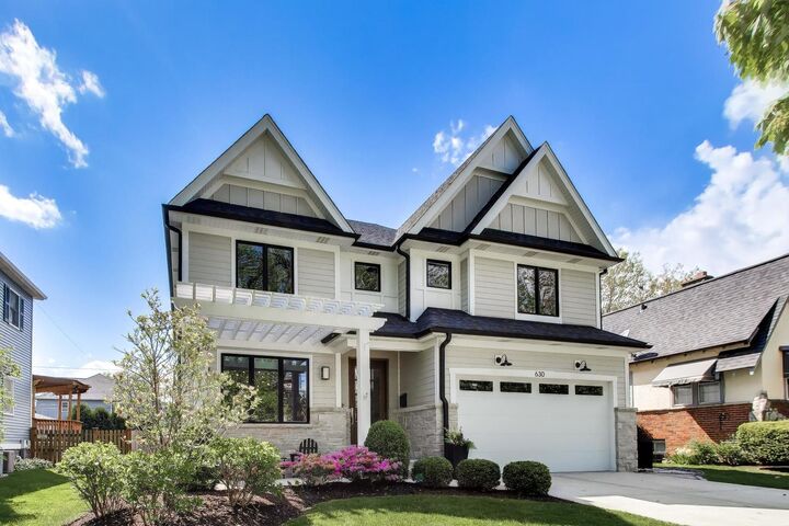 Property Photo: 630 S Hillside Avenue IL 60126
