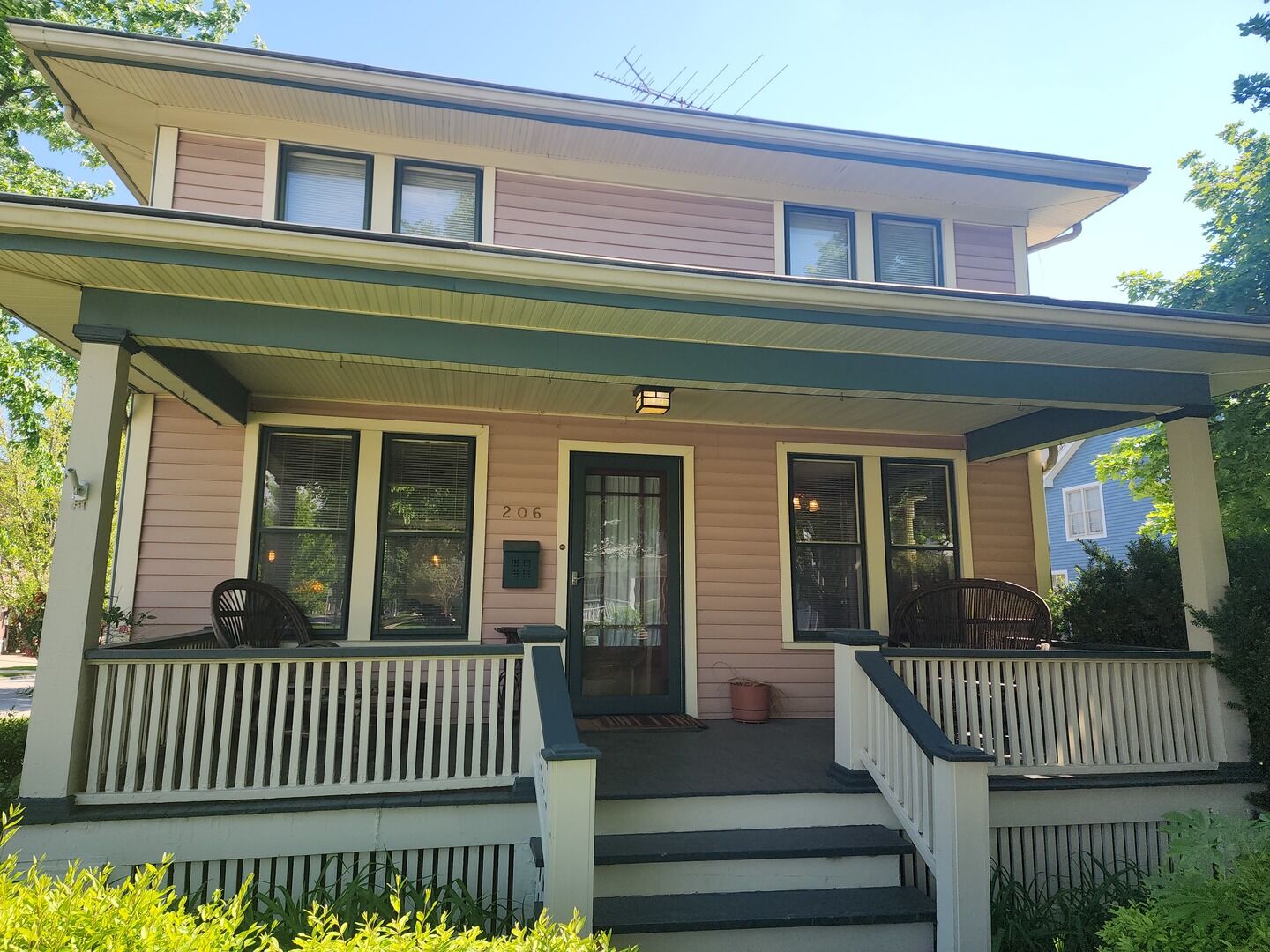 Property Photo: 206 W Franklin Avenue IL 60540