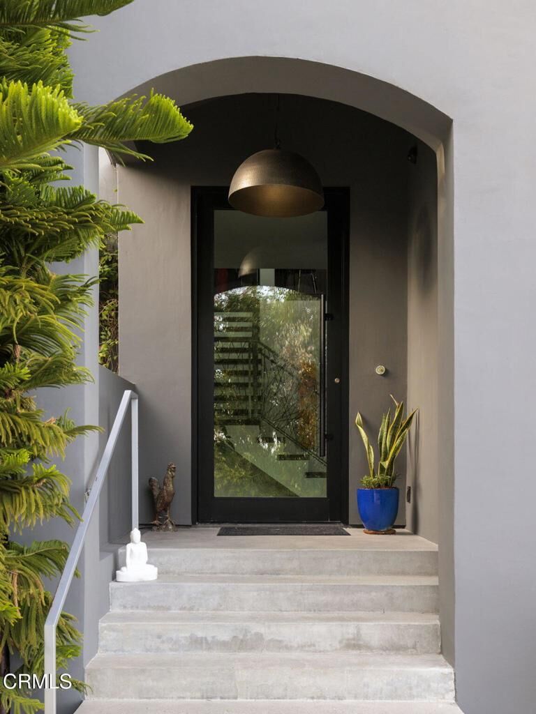 Property Photo:  1411 Edgehill Place  CA 91103 