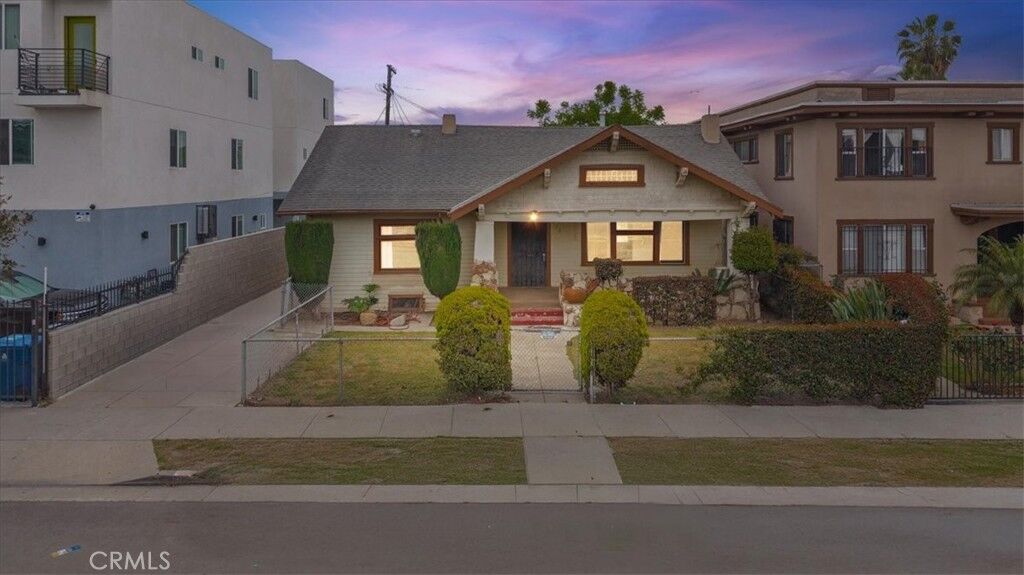Property Photo:  872 W 47th Street  CA 90037 