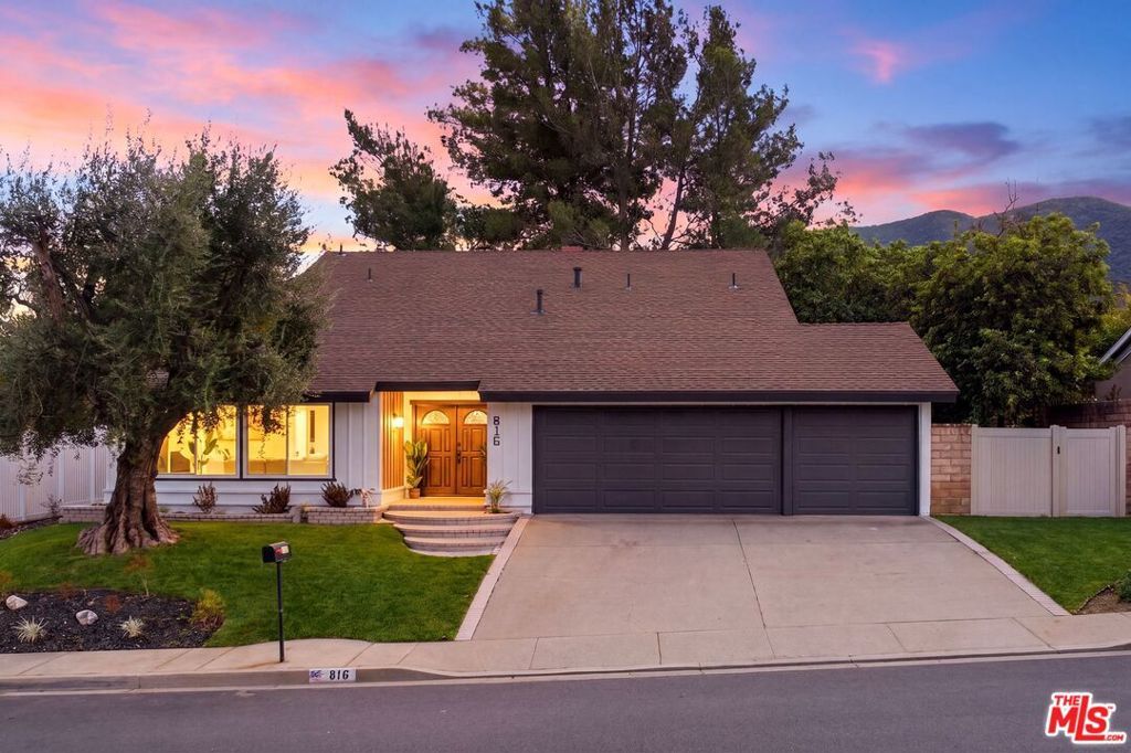 Property Photo:  816 Pamela Wood Street  CA 91320 