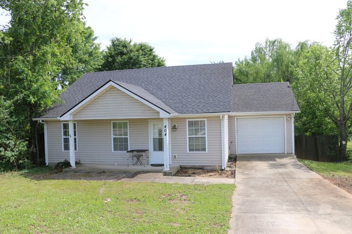 Property Photo:  404 Faulkner Dr  TN 37042 