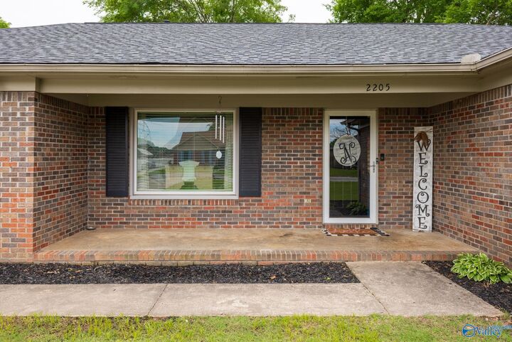 Property Photo:  2205 Victoria Drive SW  AL 35603 
