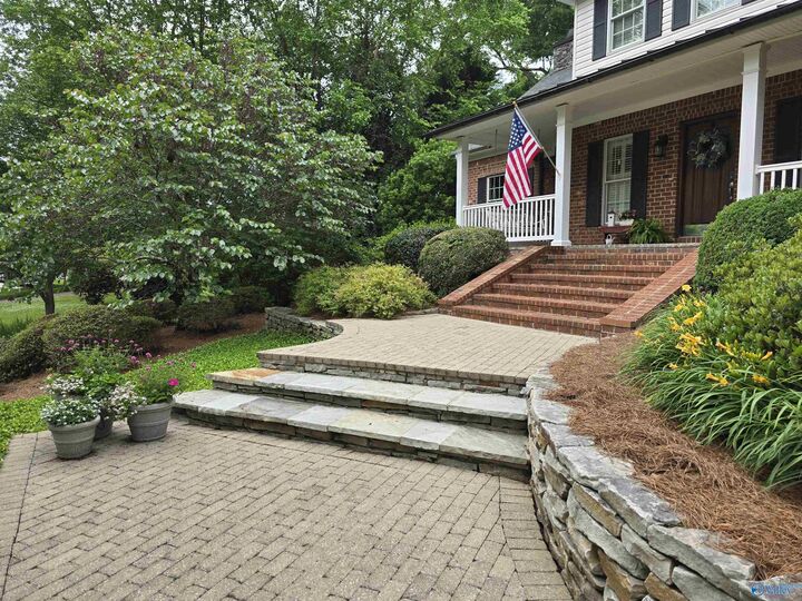 Property Photo:  138 Fairoaks Street  AL 35901 