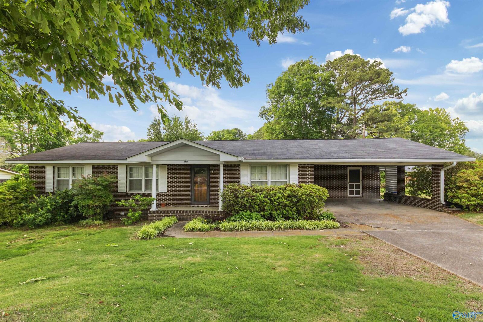 Property Photo:  944 4th Avenue NW  AL 35016 