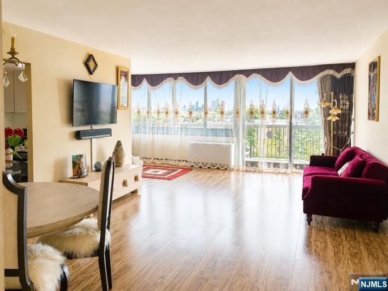 Property Photo:  770 Anderson 6R  NJ 07010 