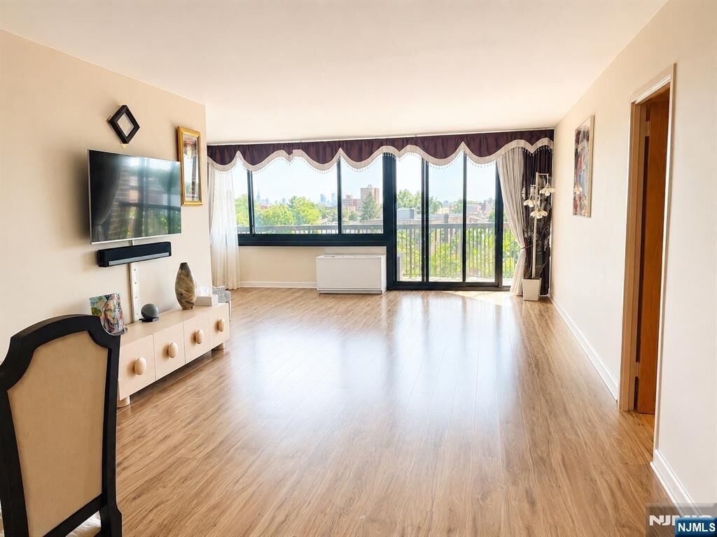 Property Photo:  770 Anderson Avenue 6R  NJ 07010 