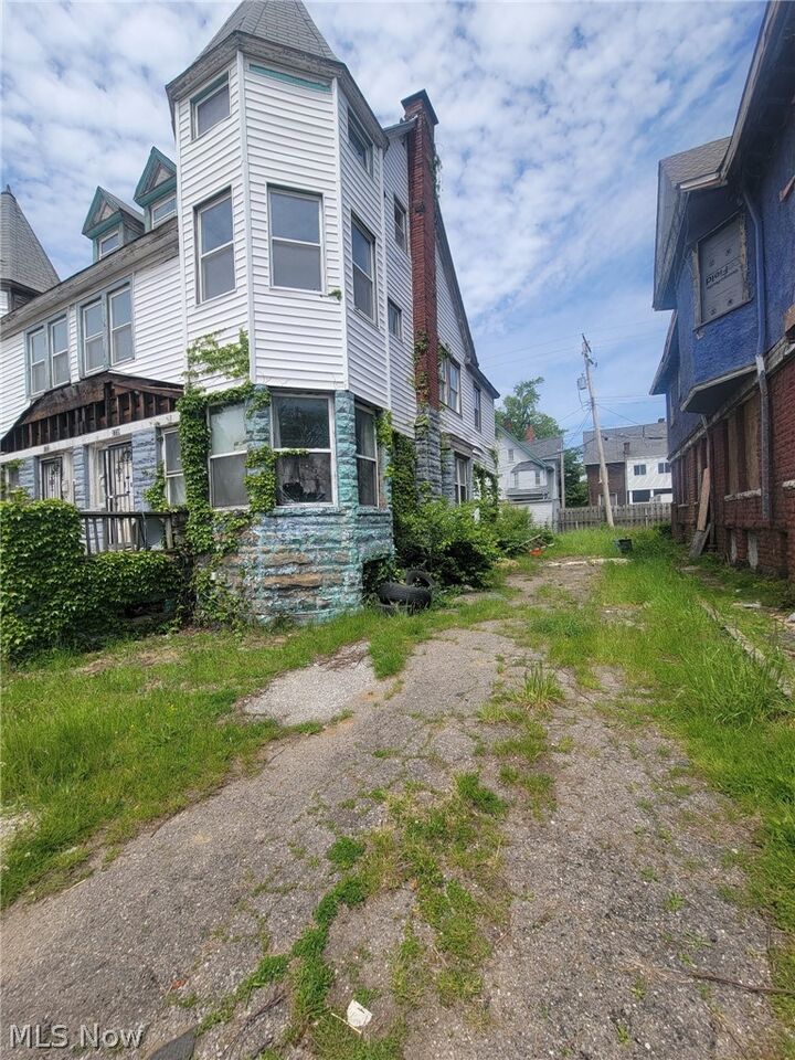 Property Photo:  1737 Lakefront Avenue  OH 44112 