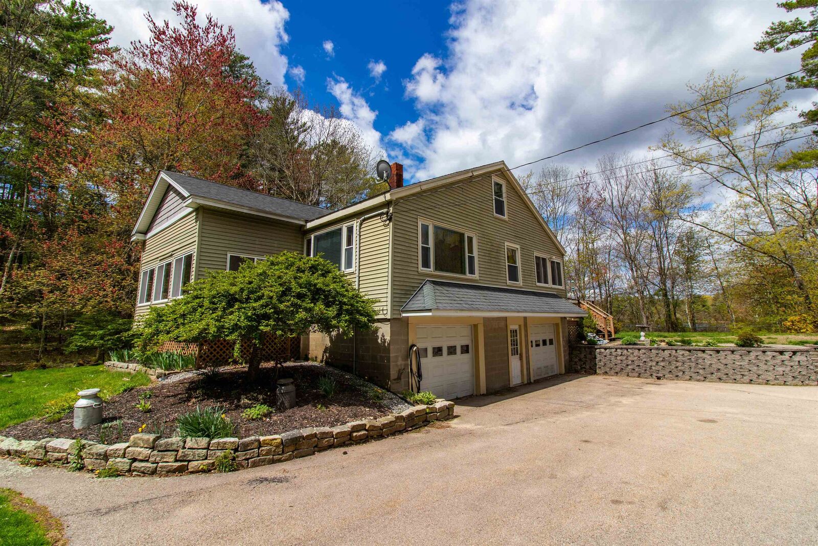 Property Photo:  60 Robinson Road  NH 03051 
