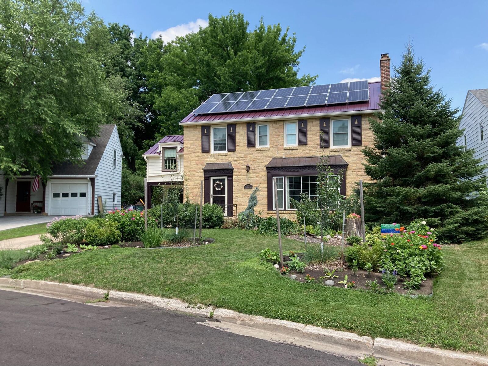 Property Photo: 827 10 1/2 Street SW MN 55902