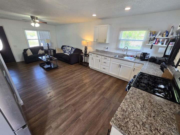 Property Photo:  2136 Hanford St  IA 51109 