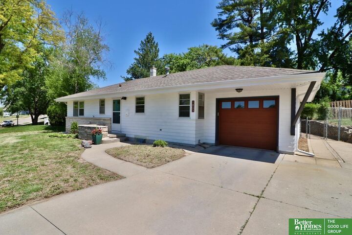 Property Photo:  1805 N 78 Street  NE 68114 