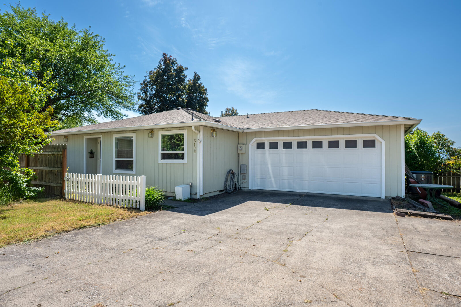 Property Photo:  3103 Cody Street  OR 97504 