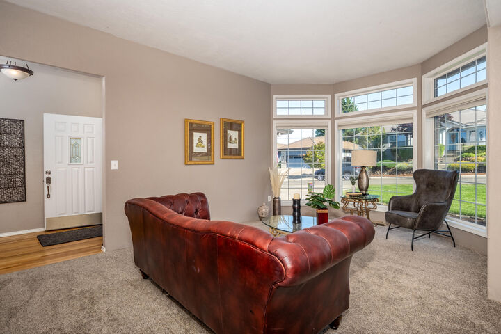 Property Photo:  2928 Flint Ridge Avenue  OR 97504 
