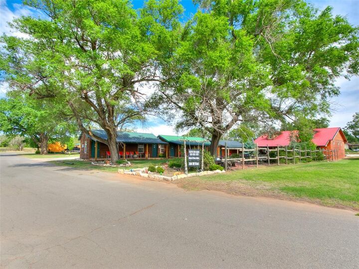 Property Photo:  310 W Oak Street  OK 73724 