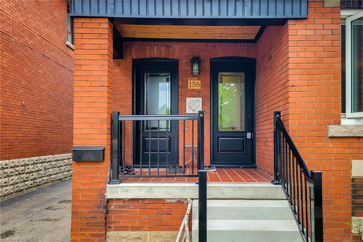 Property Photo:  156 Park Row S  ON L8K 2J8 