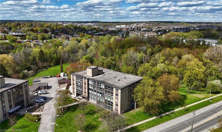 Property Photo:  400 Champlain Boulevard 404  ON N1R 7J6 