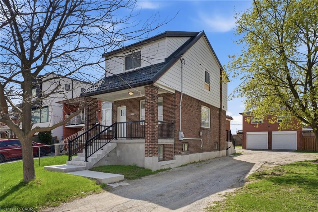 Property Photo:  1049 Glencairn Avenue Garage Upper  ON M6B 2B1 