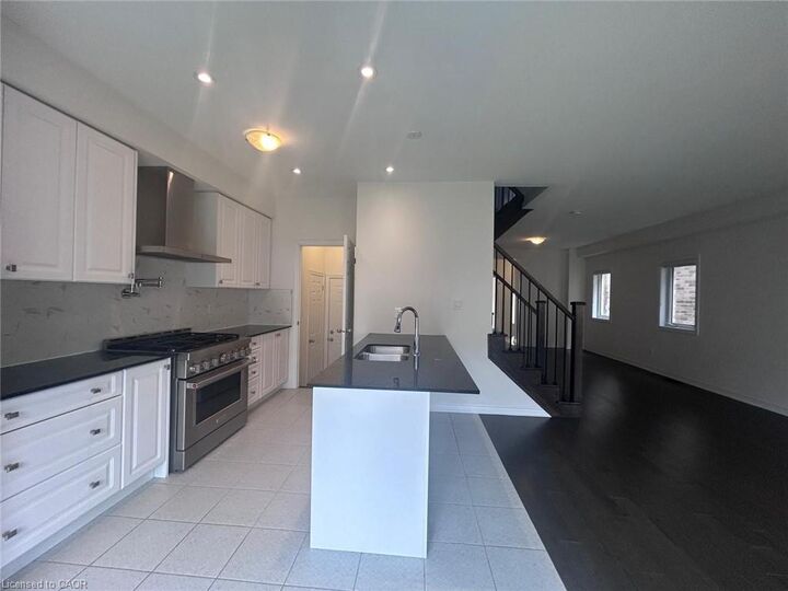 Property Photo:  3948 Thomas Alton Boulevard  ON L7M 2A4 