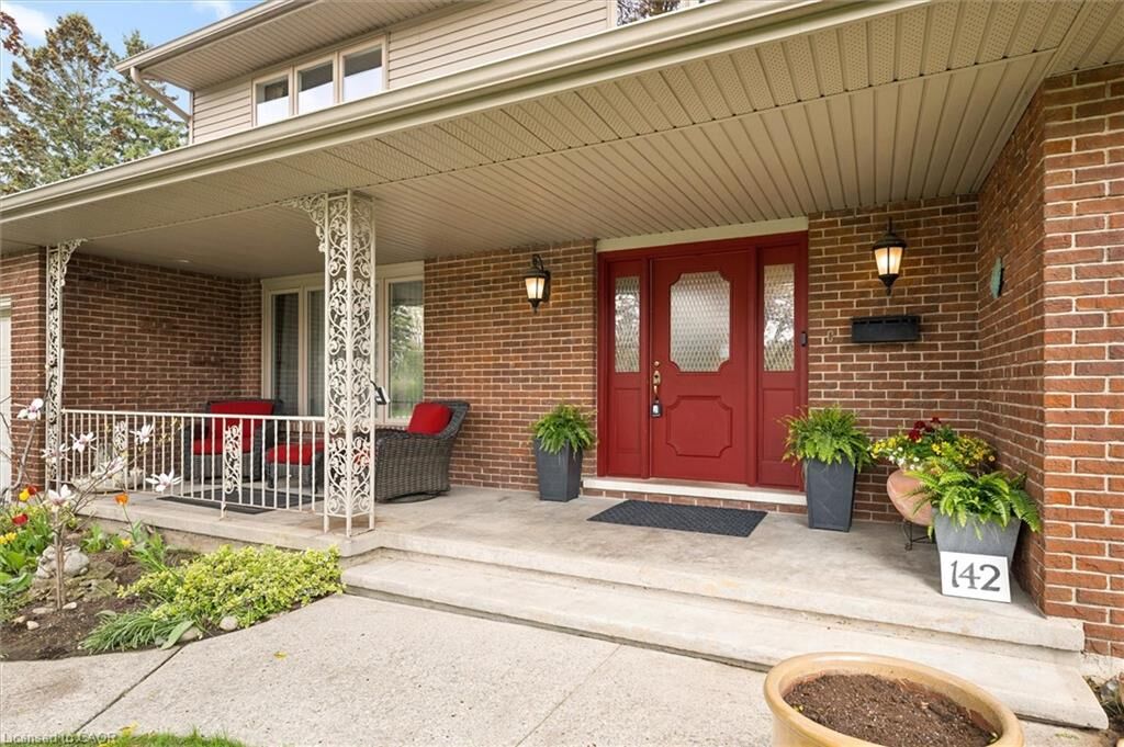 Property Photo:  142 Carson Drive  ON N2B 2Z2 
